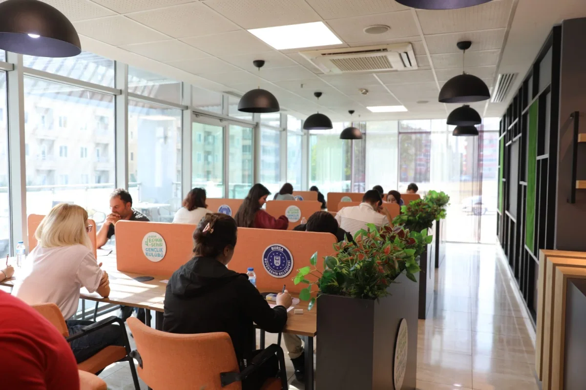 Bursa'da 2 bin 500 aday KPSS Ön Lisans ve Ortaöğretim provası yaptı