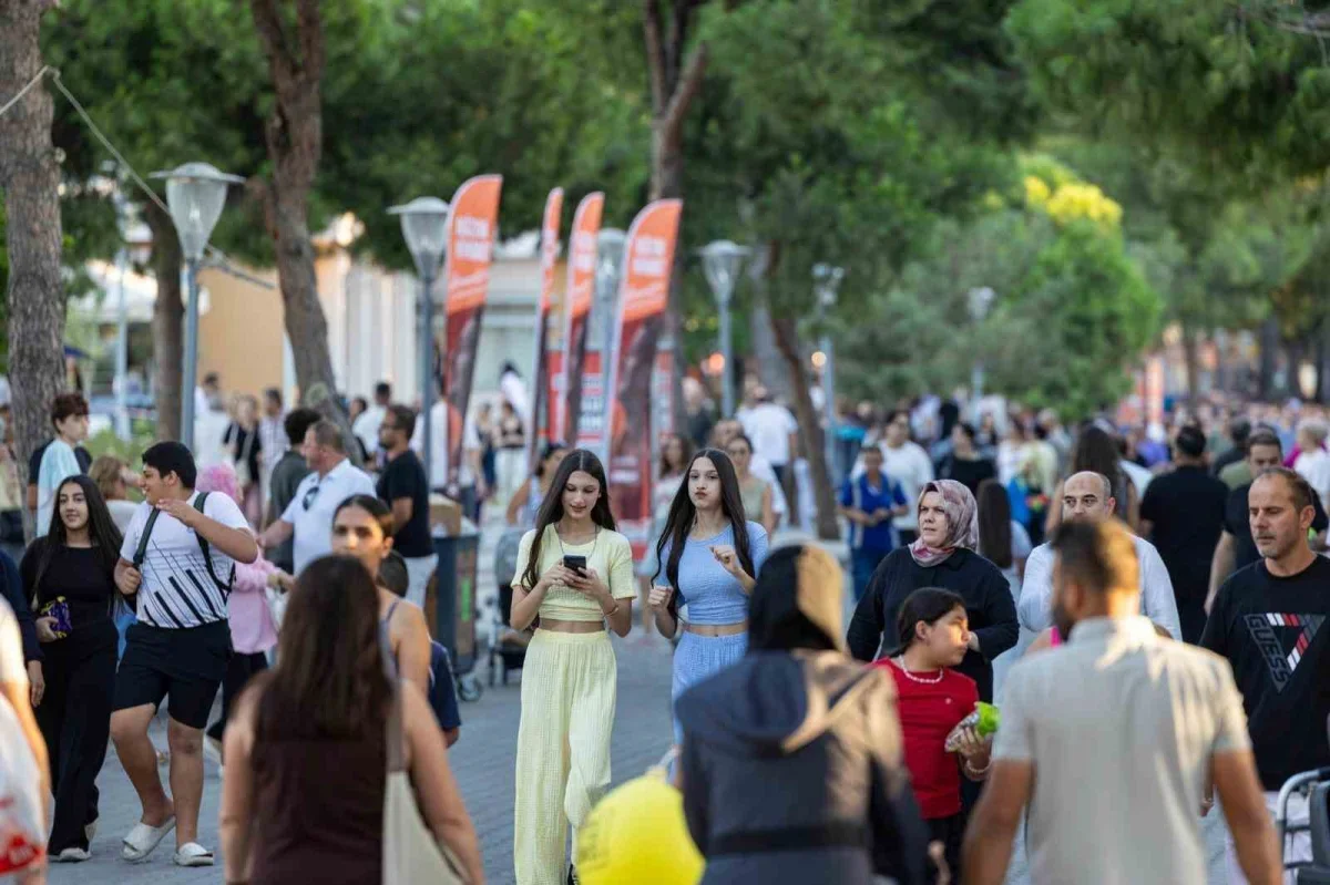 95'inci İzmir Enternasyonal Fuarı'nda sekizinci gün yoğun geçti