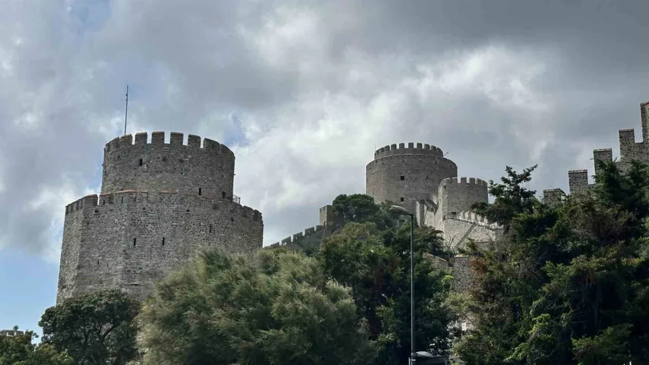 Rumeli Hisarı restorasyonuna tepki: 6,5 yıldır bitmedi