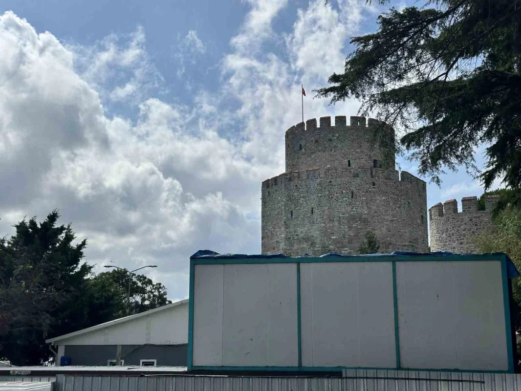 Rumeli Hisarı restorasyonuna tepki: 6,5 yıldır bitmedi