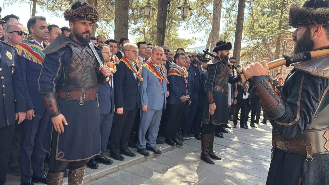 Adalet Bakanı Akın Gürlek, Söğüt'te Ertuğrul Gazi Türbesi'ni ziyaret etti