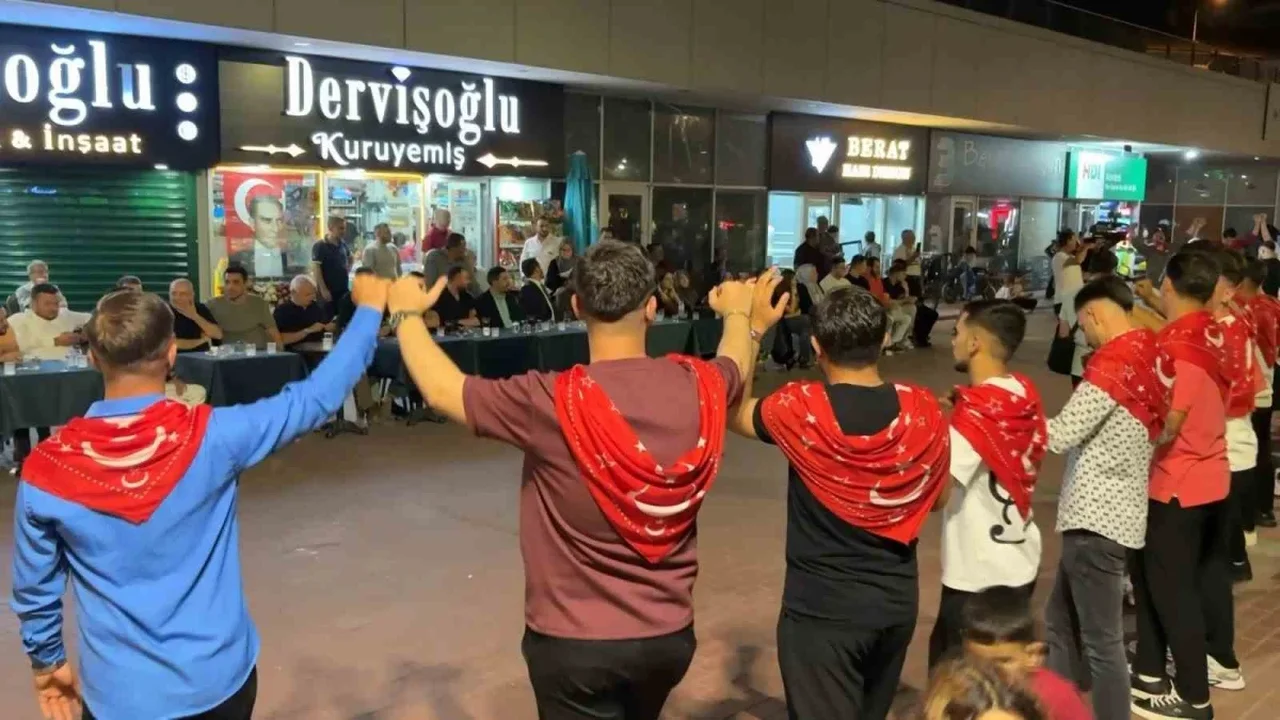 Bursa Demirtaş'ta 50 asker adayı 103 yıllık gelenekle uğurlandı