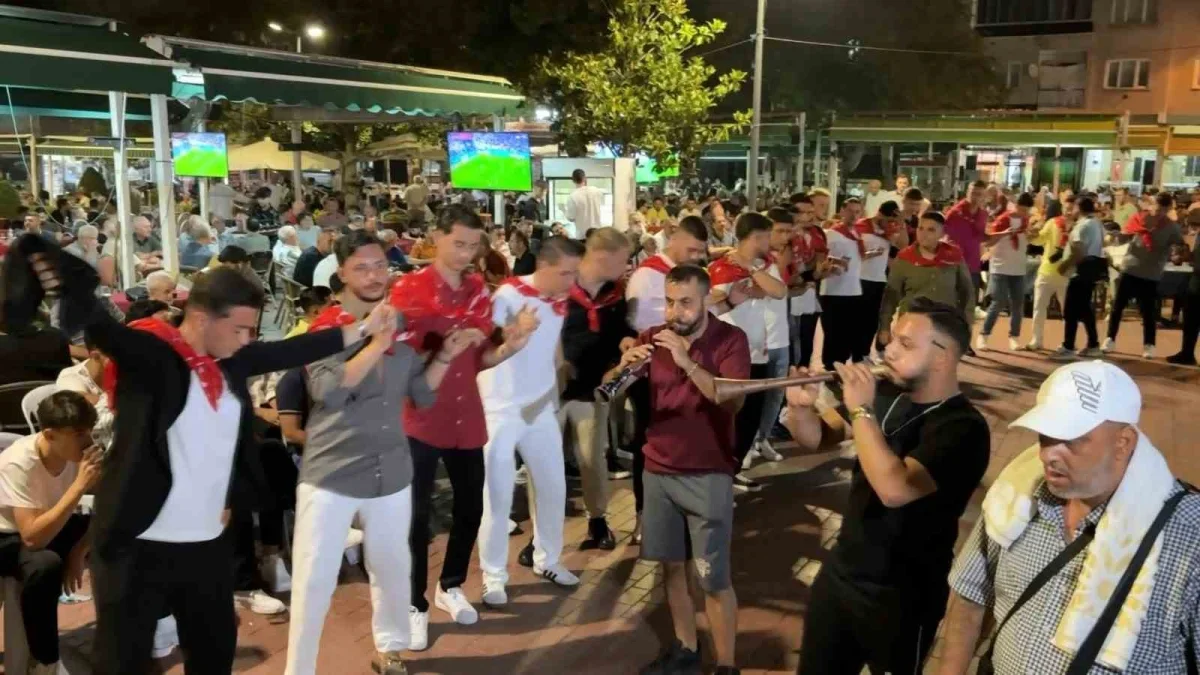 Bursa Demirtaş'ta 50 asker adayı 103 yıllık gelenekle uğurlandı