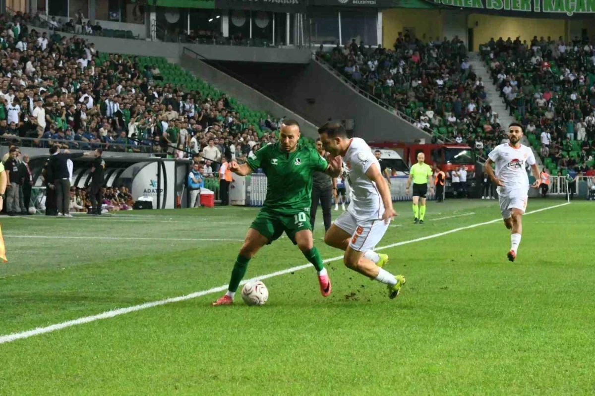Sakaryaspor, Adana 01 FK'yı 2-0 mağlup etti