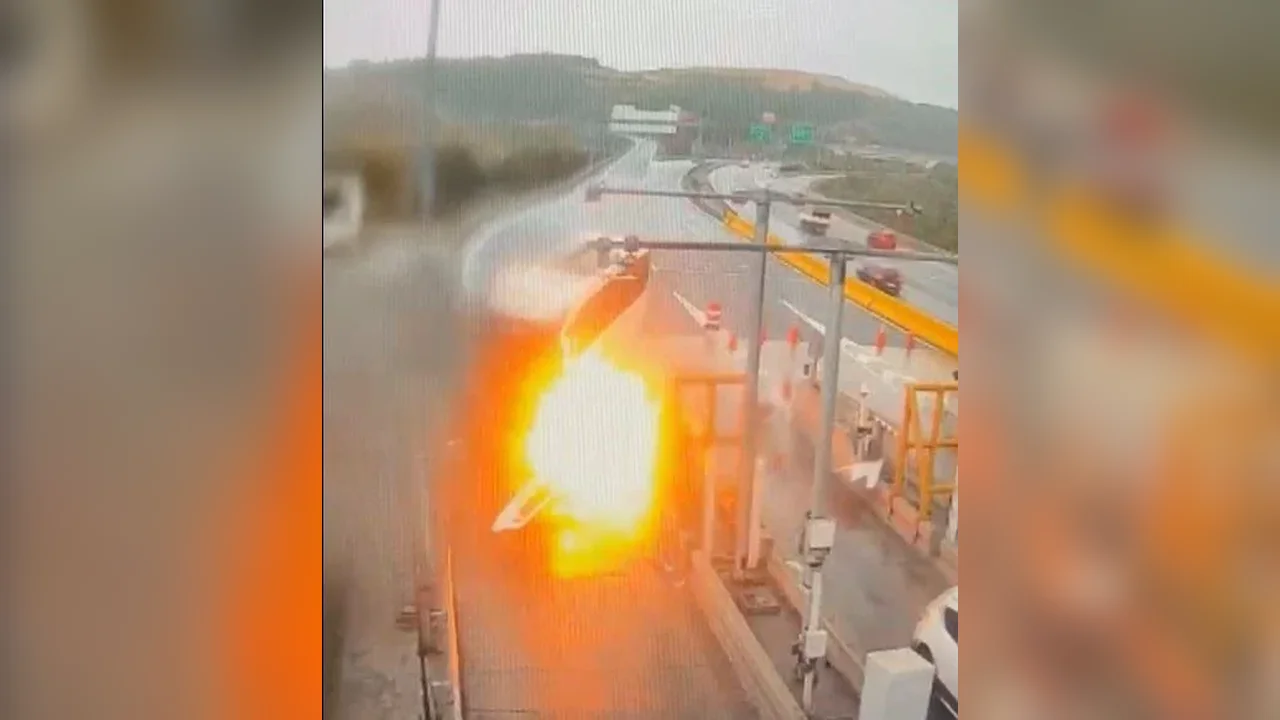 Kuzey Marmara Otoyolu'nda otobüs yangını kamerada: 2 ölü