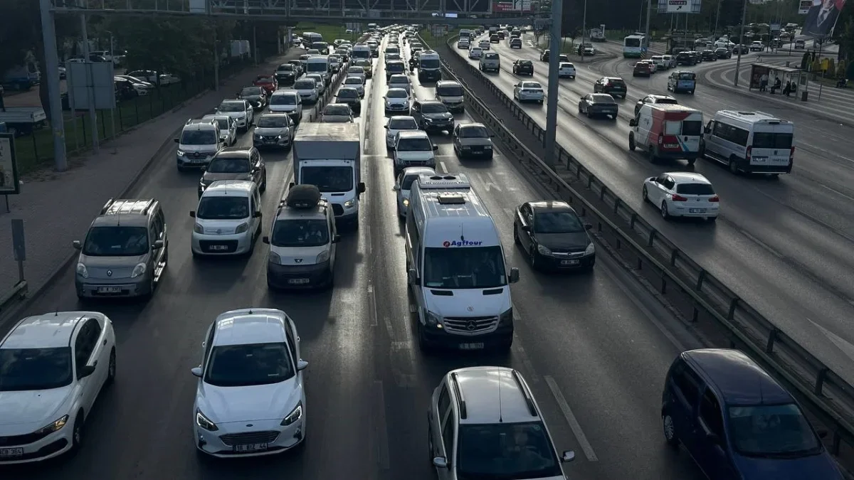Bursa'da okullar açıldı, sabah trafiğinde yoğunluk yaşanmadı
