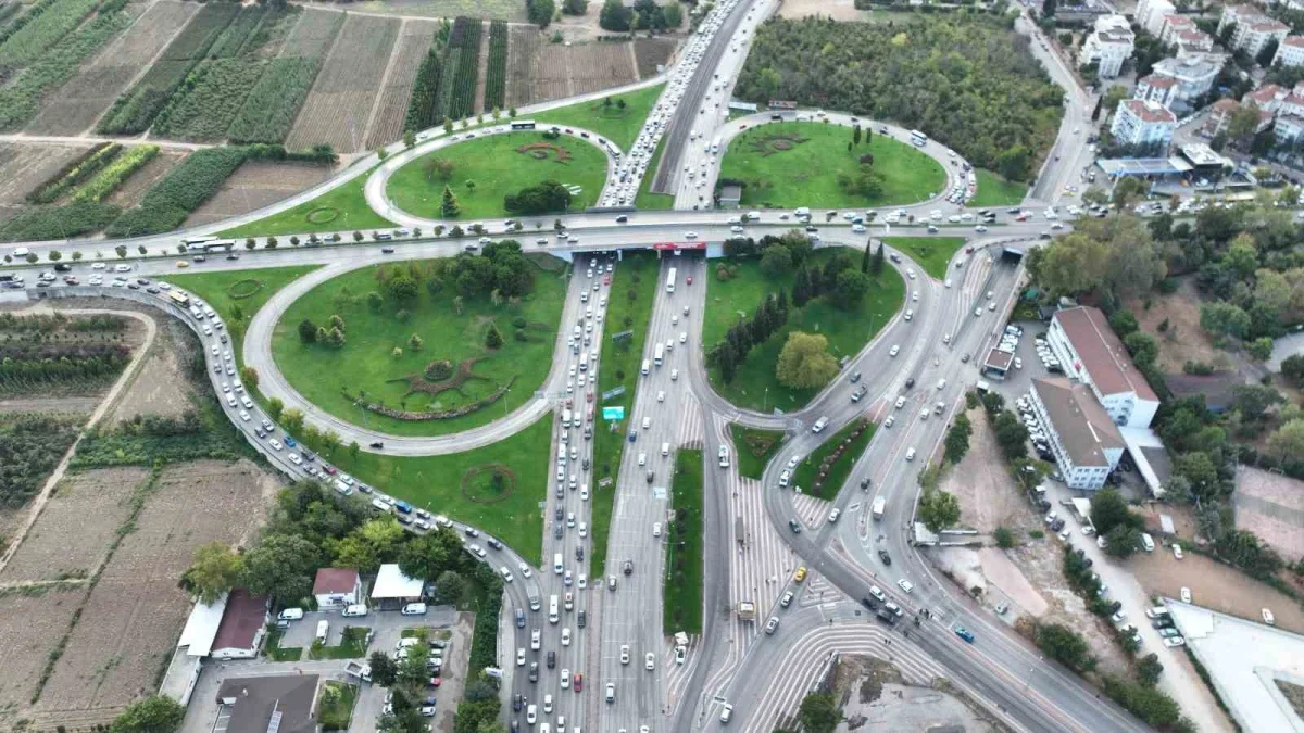Bursa'da okullar açıldı, sabah trafiğinde yoğunluk yaşanmadı