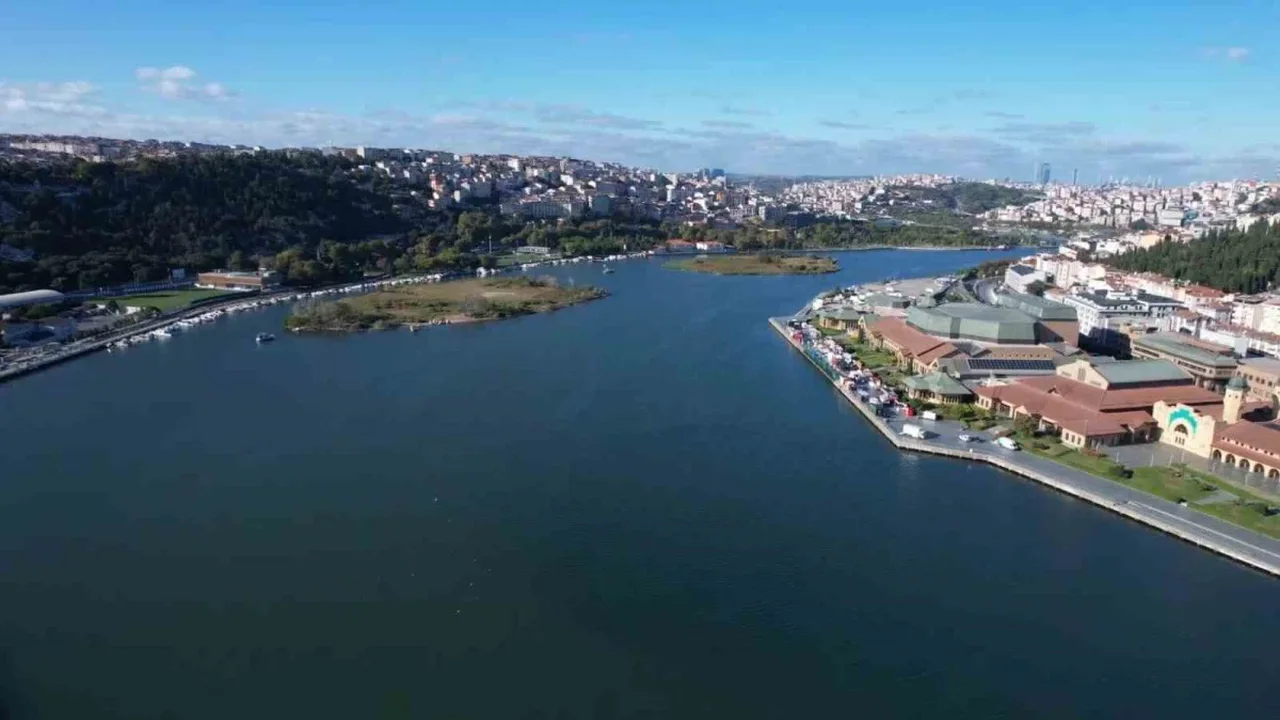 Eyüpsultan sahilinde ağır koku şikayeti: Haliç'te renk değişti