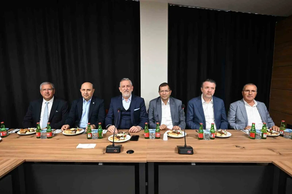 İbrahim Burkay Kayapa OSB'de sanayicilerle buluştu