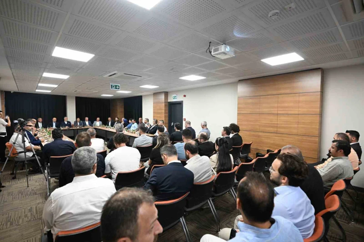 İbrahim Burkay Kayapa OSB'de sanayicilerle buluştu