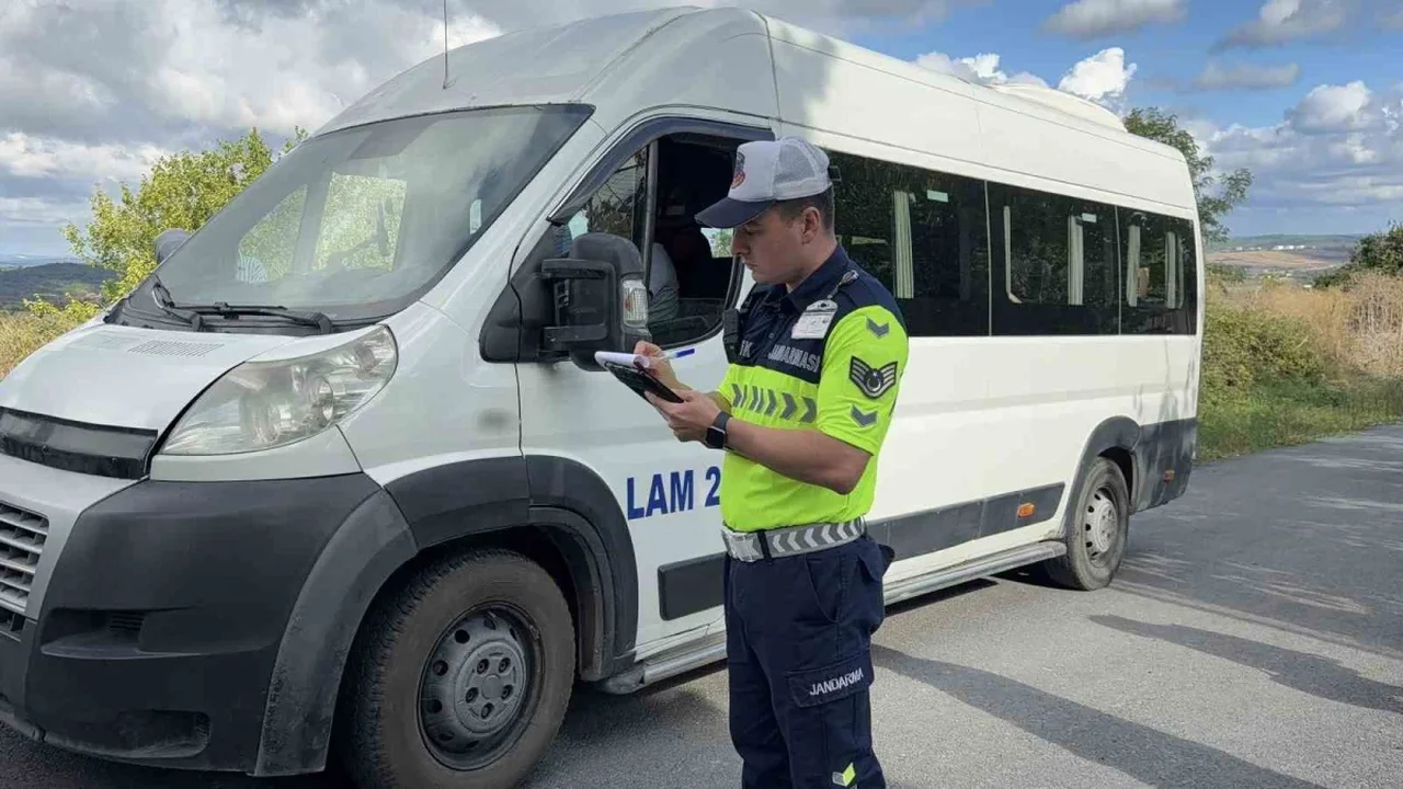 İstanbul'da okulların ilk gününde servis araçlarına sıkı denetim