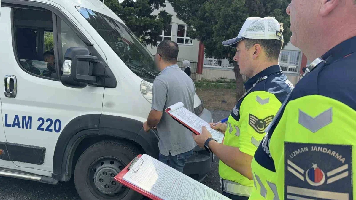 İstanbul'da okulların ilk gününde servis araçlarına sıkı denetim