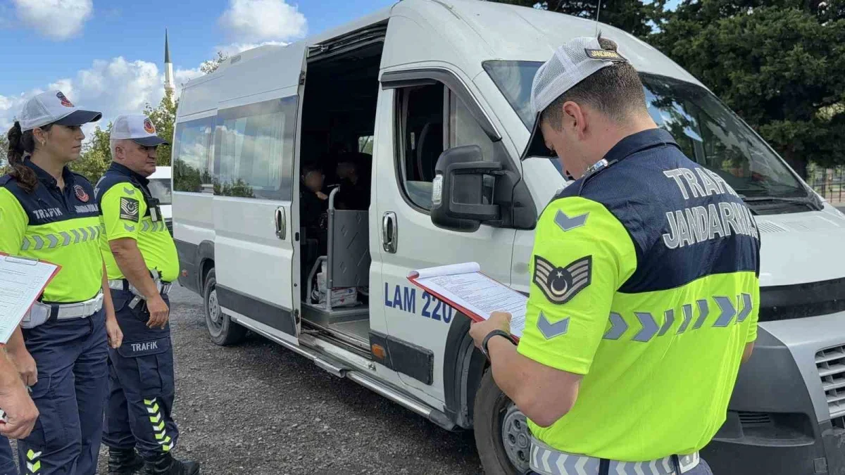 İstanbul'da okulların ilk gününde servis araçlarına sıkı denetim
