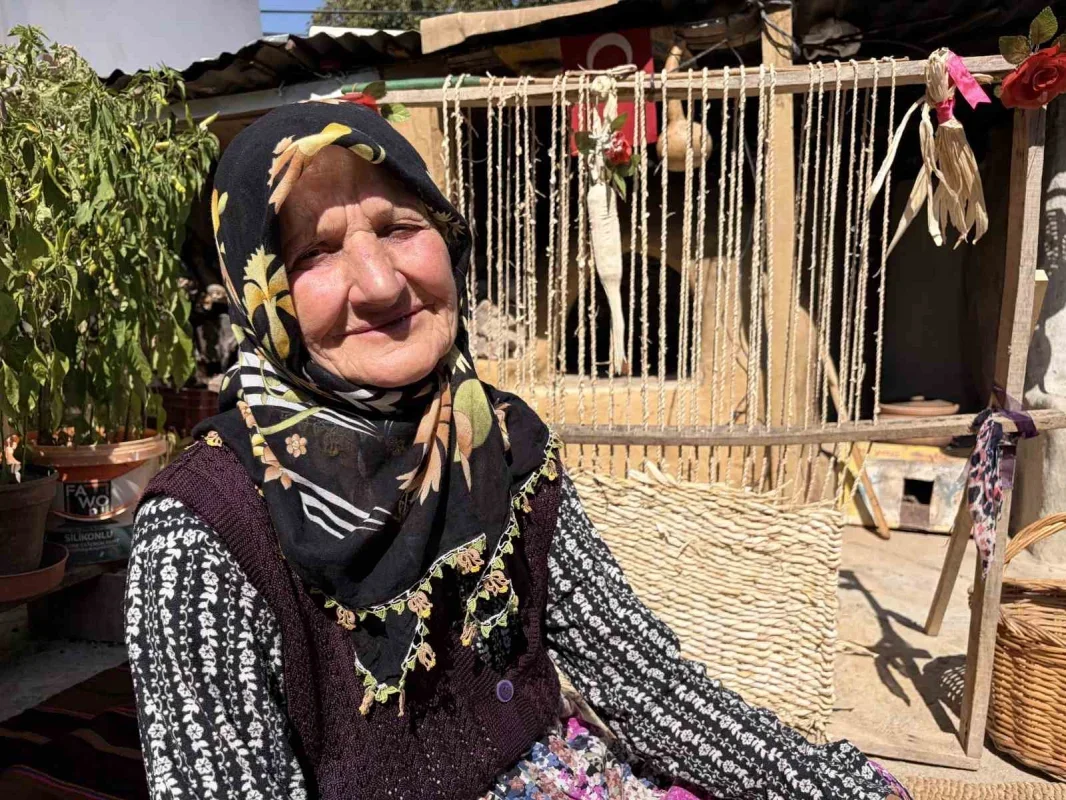 Mısır yaprağından hasır örme geleneği Vize'de yeniden canlandı