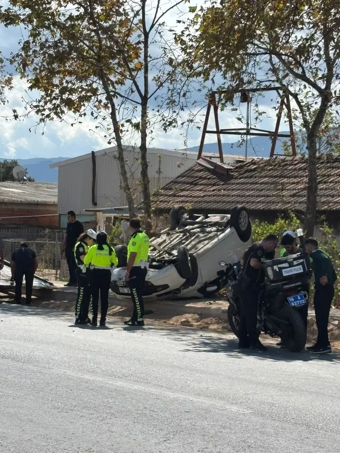 Bursa’da otomobil takla attı: 2 kişi ölümden döndü