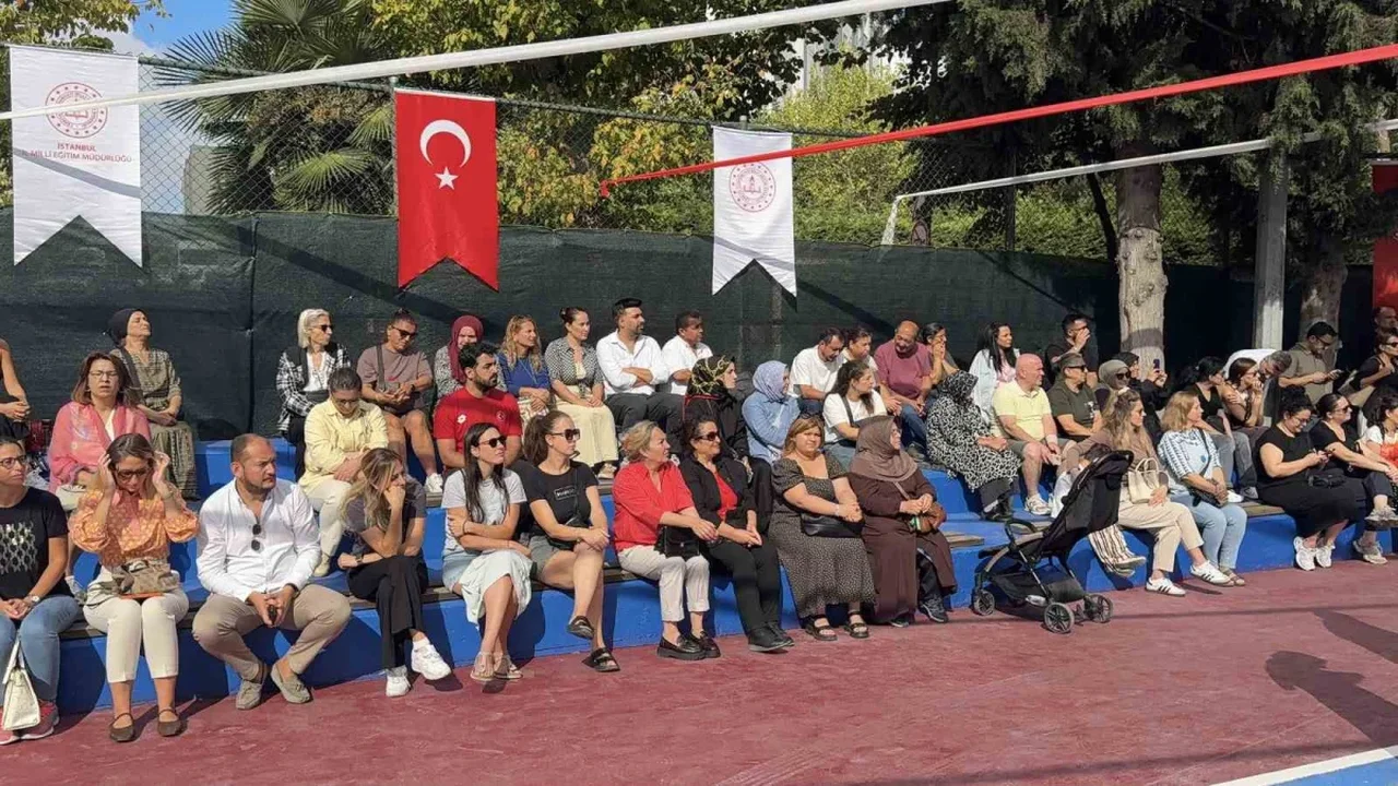İstanbul'da 2026-2027 eğitim yılı ilk ders ziliyle başladı