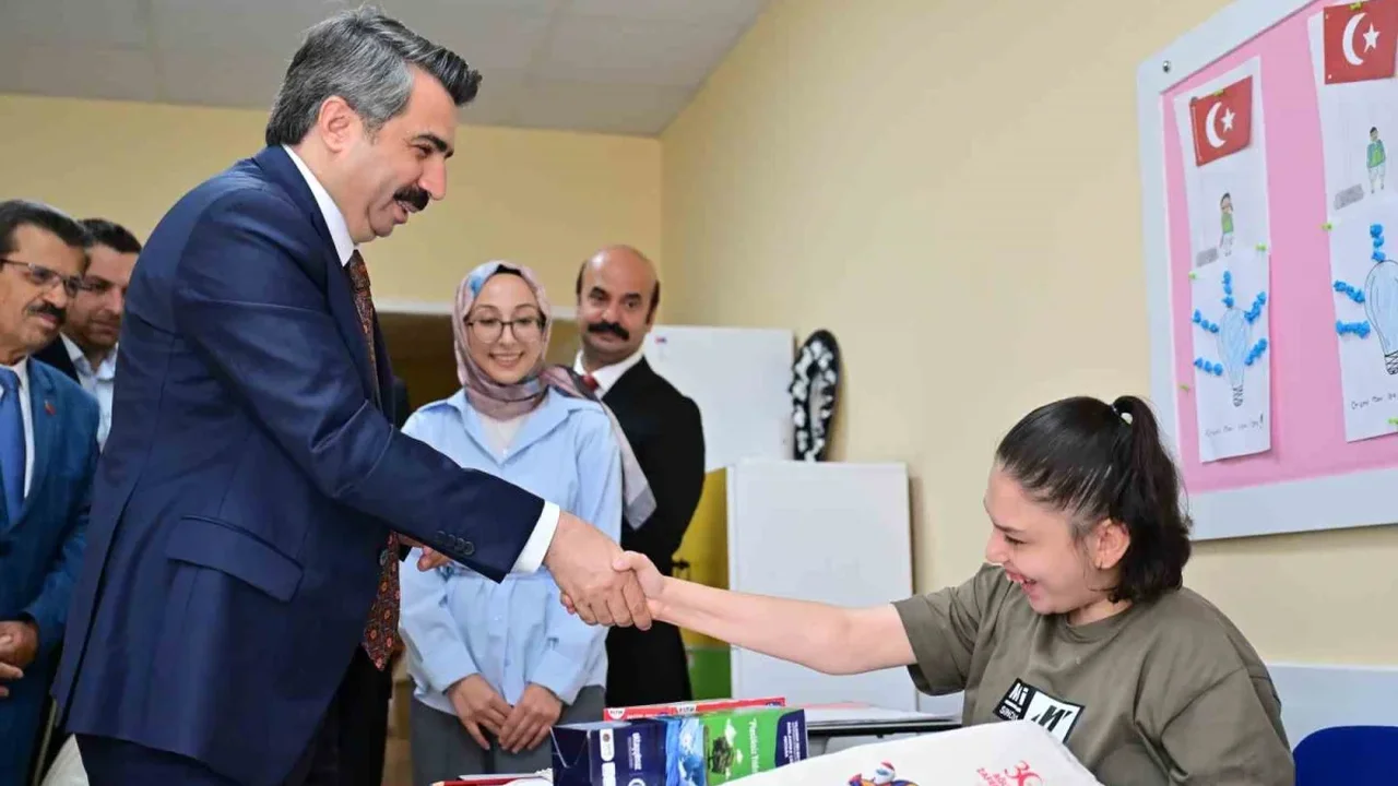 Oktay Yılmaz, özel öğrencilerin ilk gün heyecanına ortak oldu