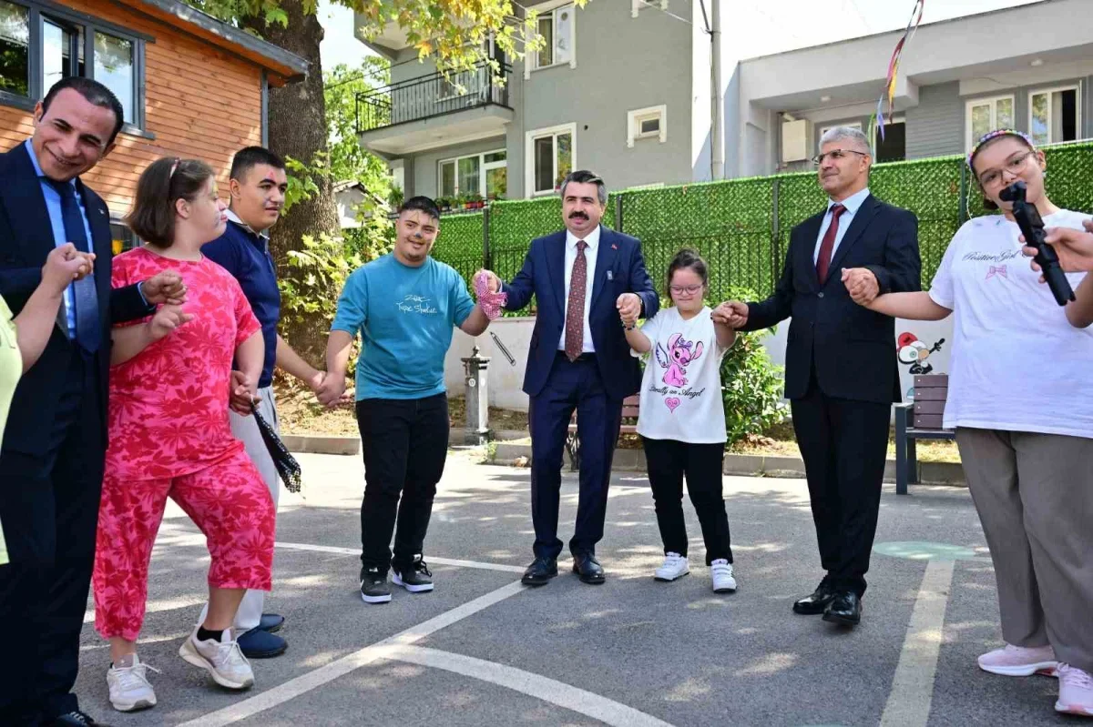 Oktay Yılmaz, özel öğrencilerin ilk gün heyecanına ortak oldu