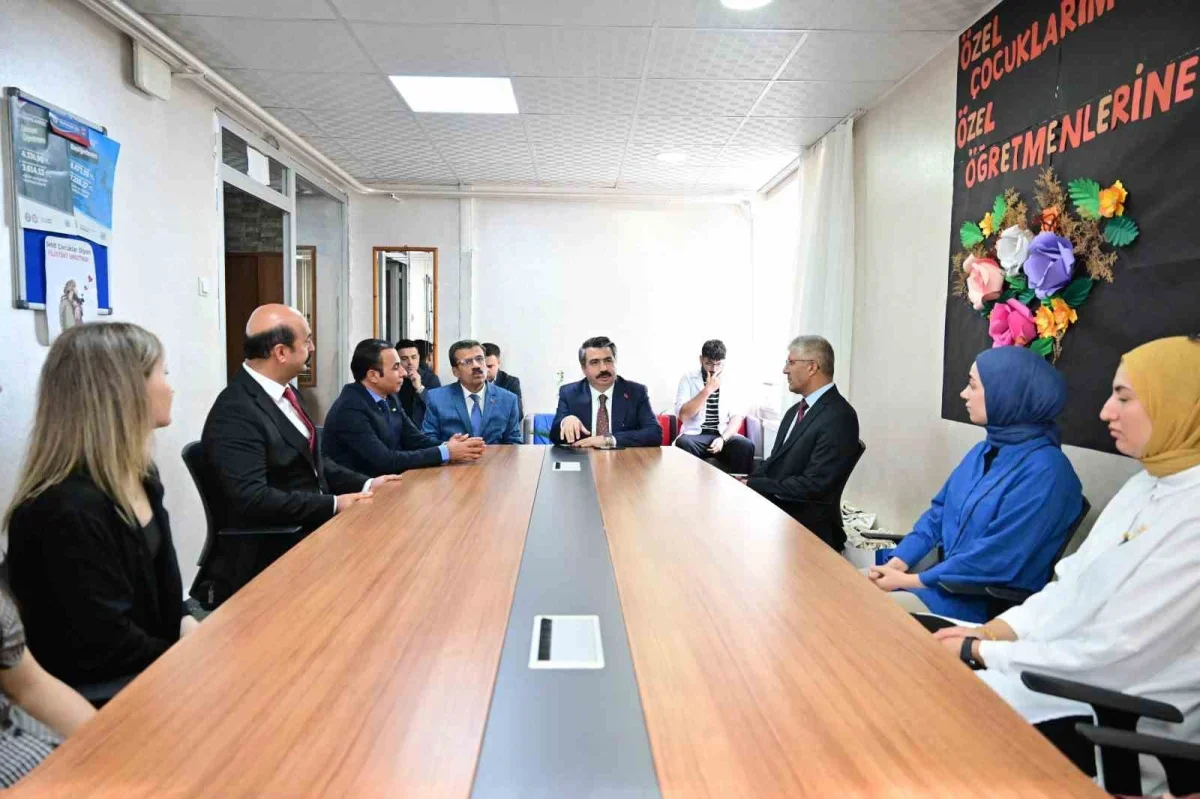 Oktay Yılmaz, özel öğrencilerin ilk gün heyecanına ortak oldu