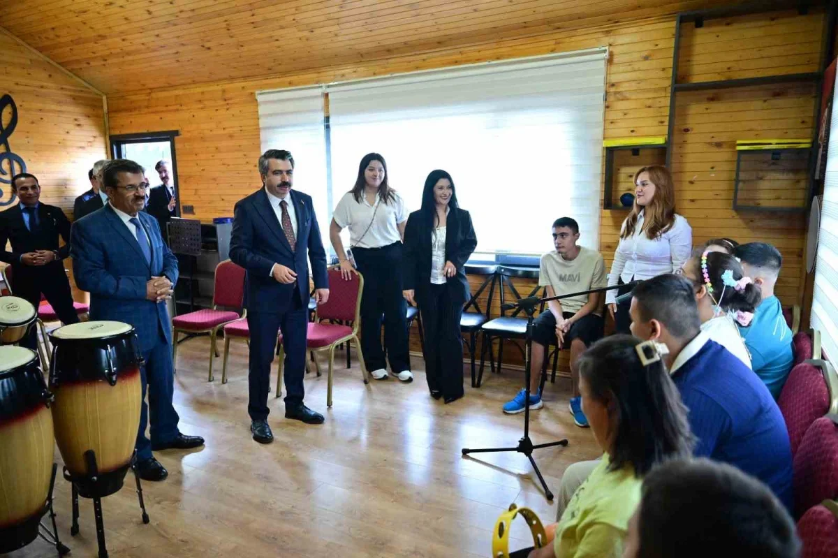 Oktay Yılmaz, özel öğrencilerin ilk gün heyecanına ortak oldu
