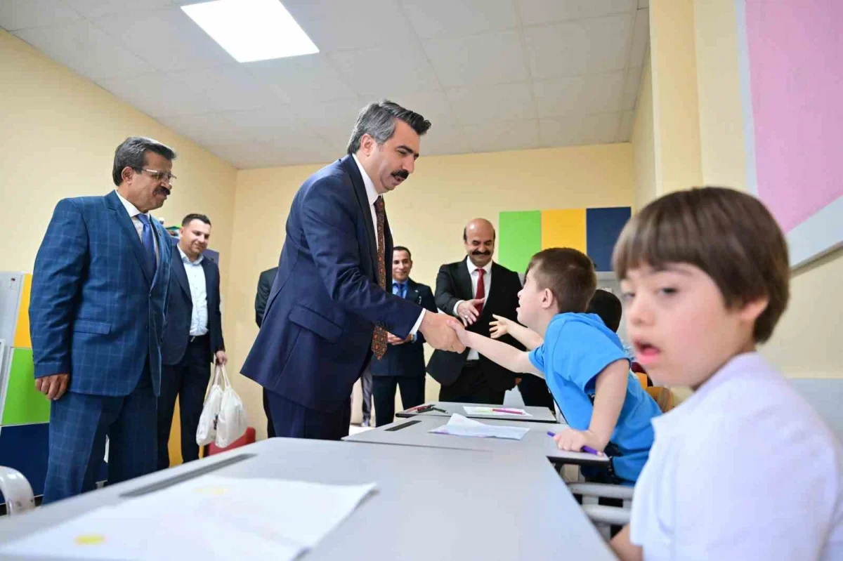 Oktay Yılmaz, özel öğrencilerin ilk gün heyecanına ortak oldu