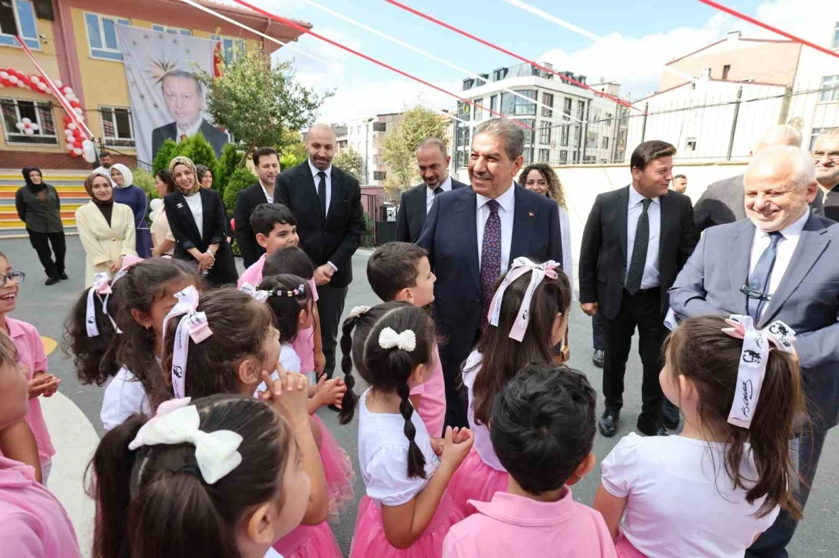 Esenler'de geri dönüşümden öğrencilere 8,5 milyon defter