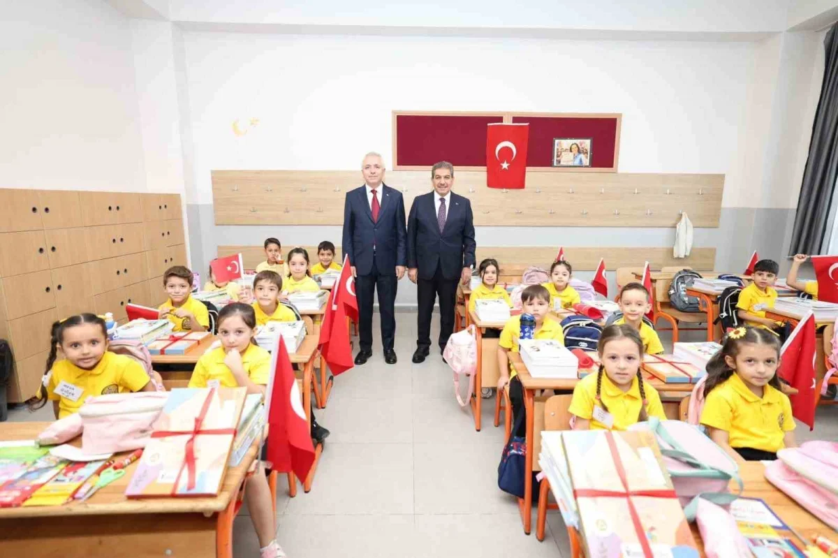 Esenler'de geri dönüşümden öğrencilere 8,5 milyon defter