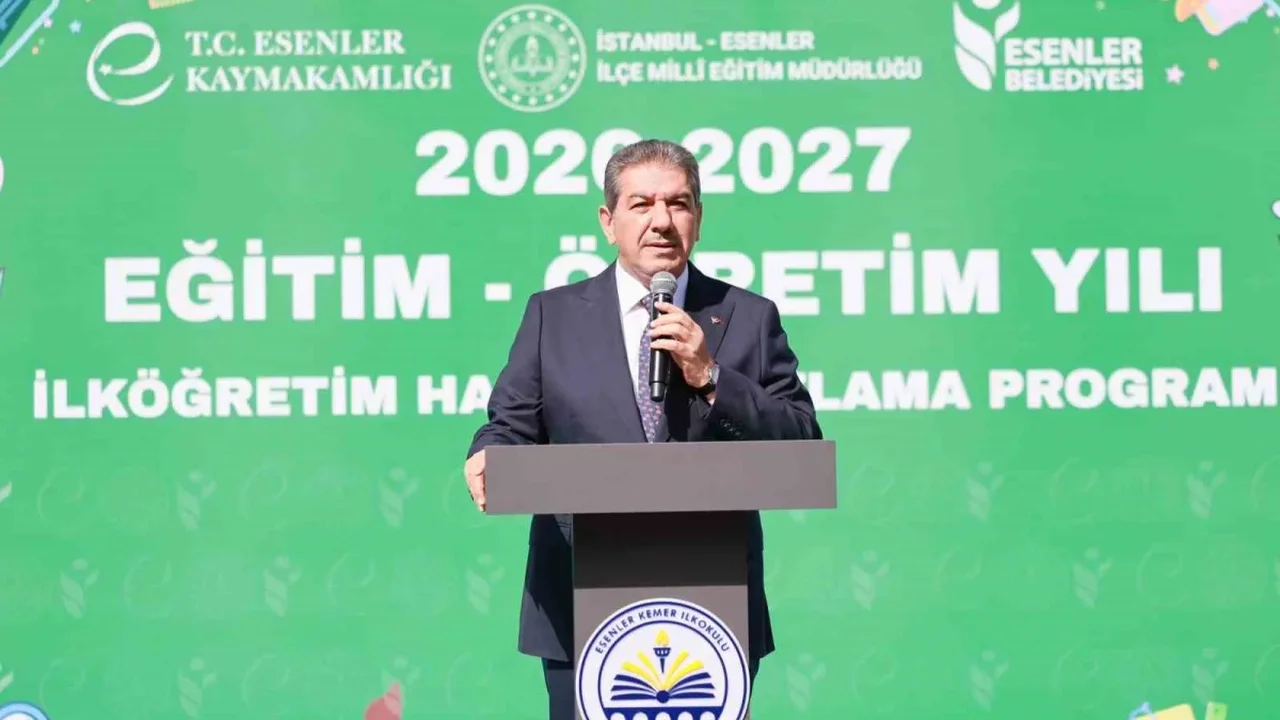 Esenler'de geri dönüşümden öğrencilere 8,5 milyon defter