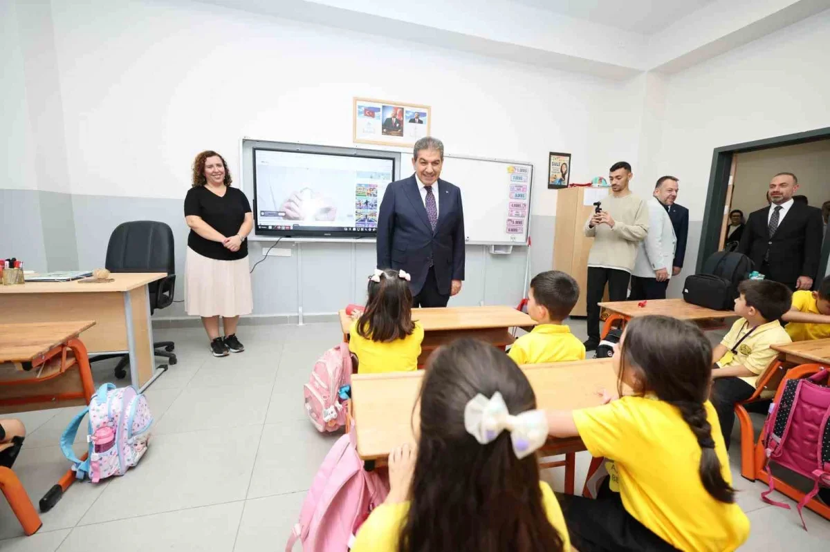 Esenler'de geri dönüşümden öğrencilere 8,5 milyon defter