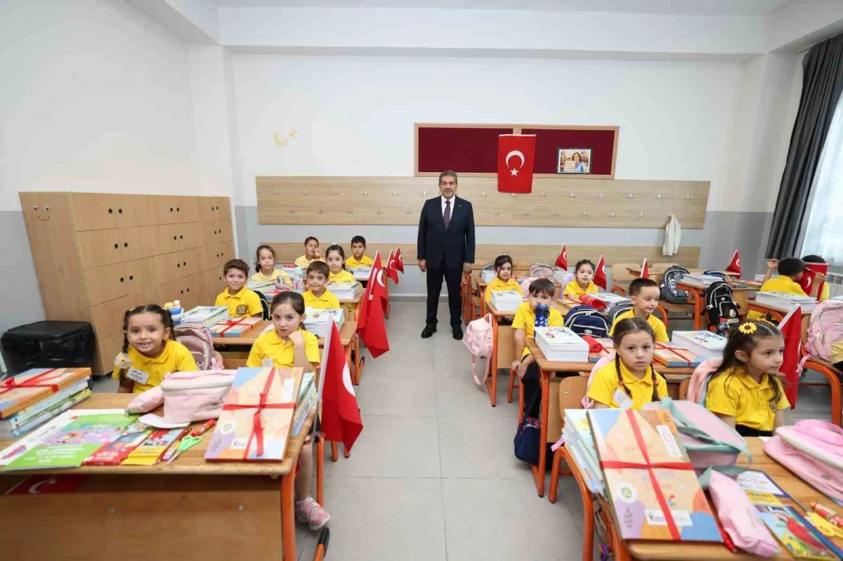 Esenler'de geri dönüşümden öğrencilere 8,5 milyon defter