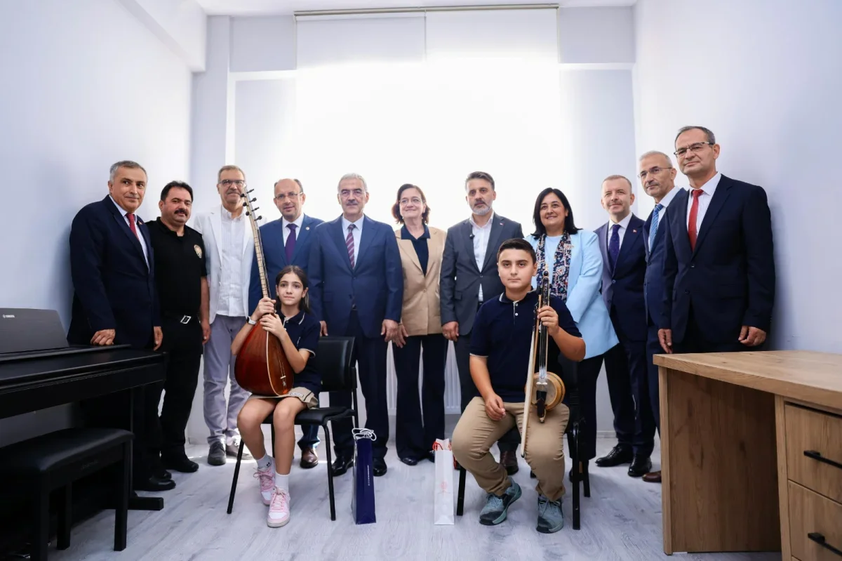 Bursa'da üç okulda yeni eğitim yılına ilk gün ziyareti