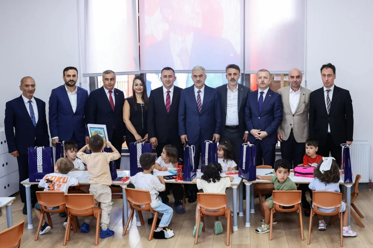 Bursa'da üç okulda yeni eğitim yılına ilk gün ziyareti