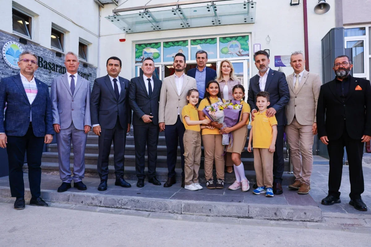 Bursa'da üç okulda yeni eğitim yılına ilk gün ziyareti