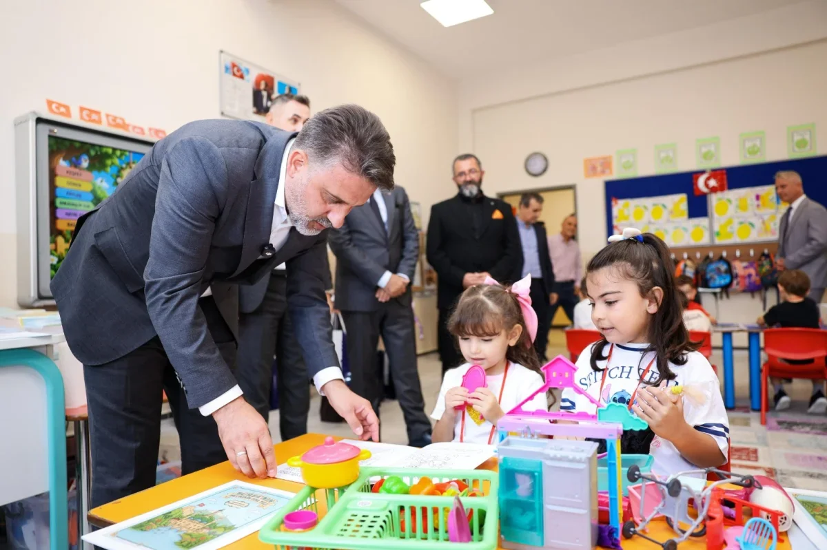 Bursa'da üç okulda yeni eğitim yılına ilk gün ziyareti