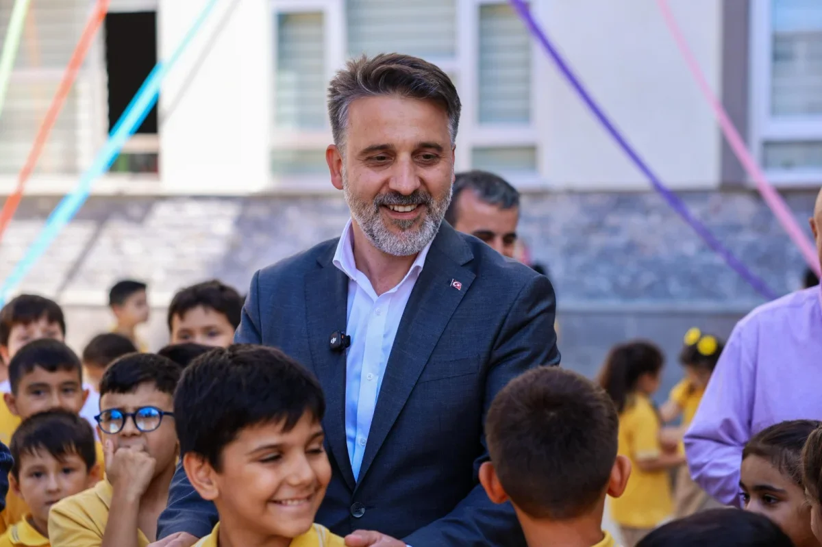 Bursa'da üç okulda yeni eğitim yılına ilk gün ziyareti