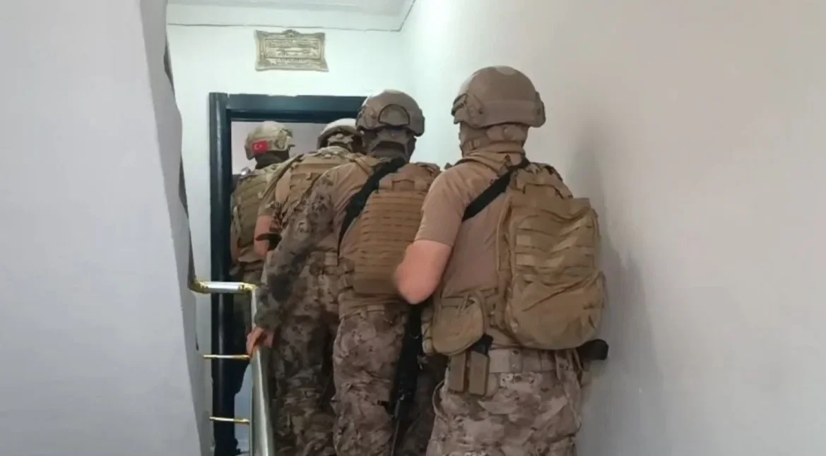 Sakarya merkezli 6 ilde "Sokaklar Güvende" operasyonu: 7 gözaltı