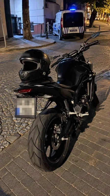 Fatih'te iş yeri fotoğraflayan 2 şüpheli yakalandı