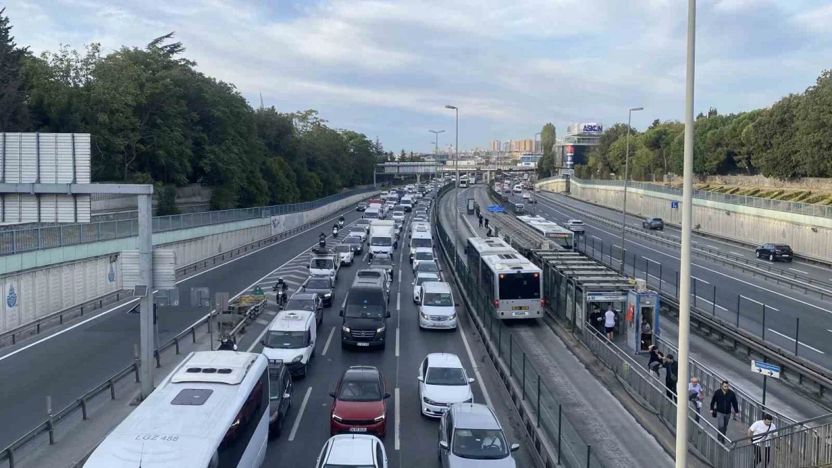 İstanbul'da trafik yoğunluğu okulların ikinci gününde yüzde 58'e çıktı