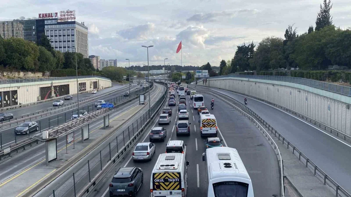İstanbul'da trafik yoğunluğu okulların ikinci gününde yüzde 58'e çıktı