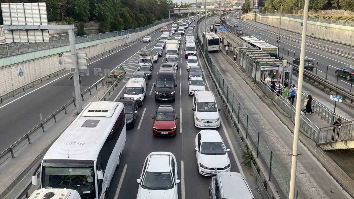 İstanbul'da trafik yoğunluğu okulların ikinci gününde yüzde 58'e çıktı