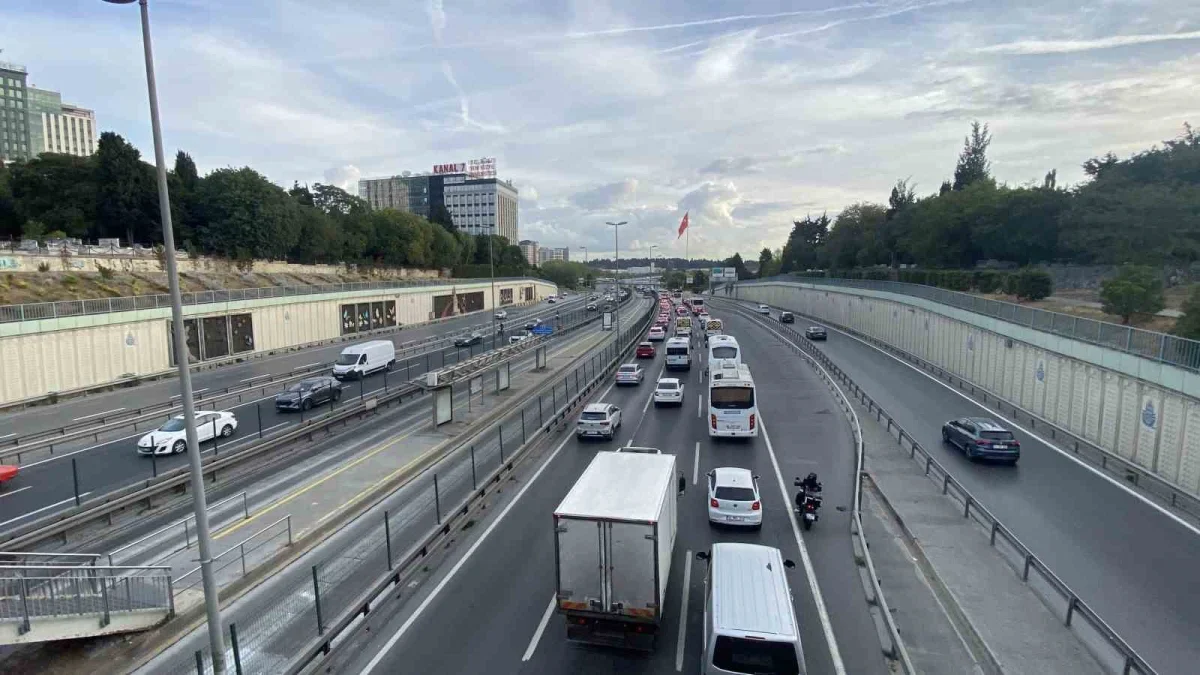 İstanbul'da trafik yoğunluğu okulların ikinci gününde yüzde 58'e çıktı