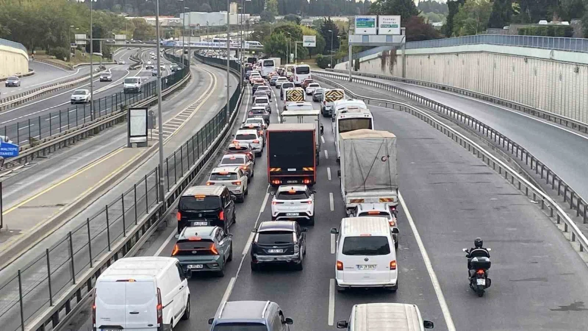 İstanbul'da trafik yoğunluğu okulların ikinci gününde yüzde 58'e çıktı