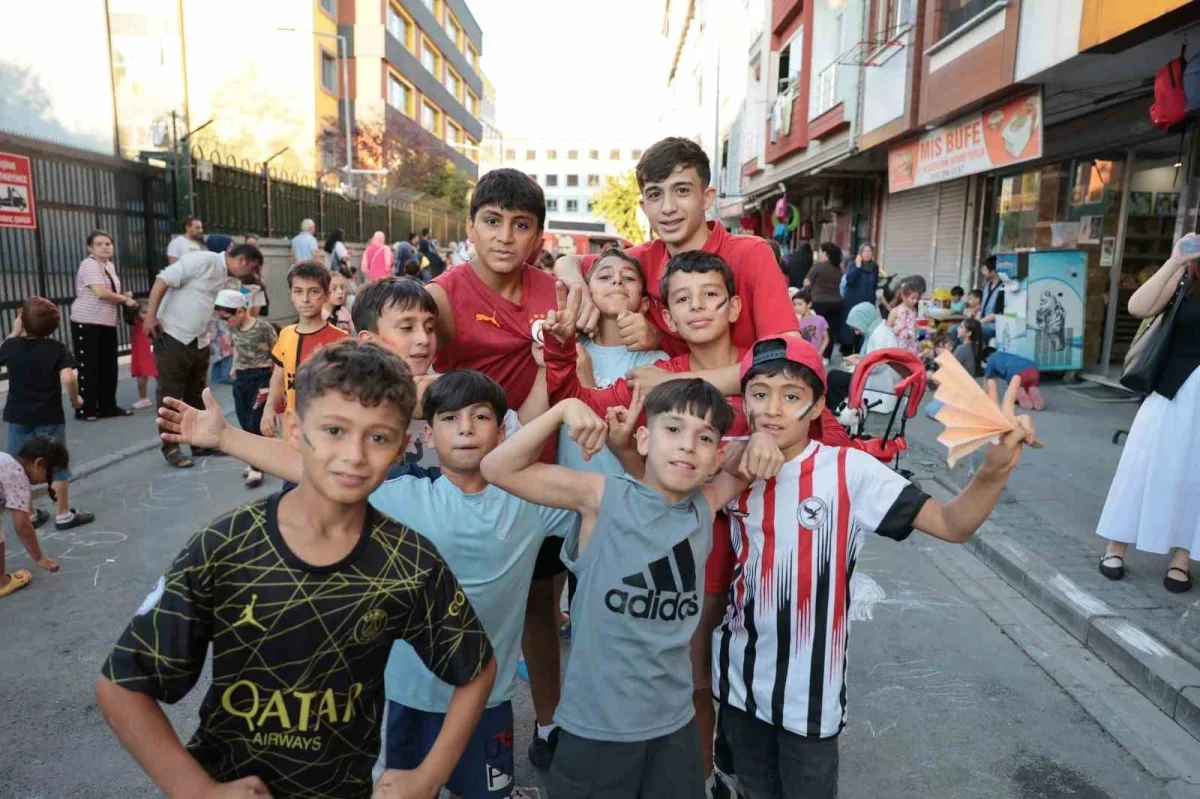 Küçükçekmece'de Sokakta Oyun Var etkinliğine yoğun ilgi