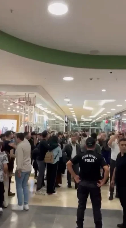 Özcan Deniz konserinde çıkan kavgada bir kişi bıçaklandı