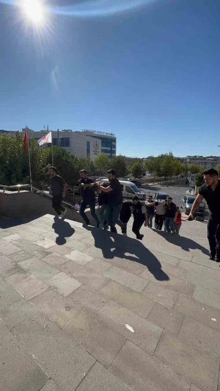 Çerkezköy'de kız kardeşine mesaj atan kişiye pompalı tüfekli saldırı