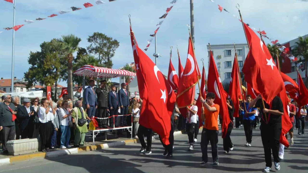 Ayvalık'ta kurtuluşun 104. yılı törenle kutlandı