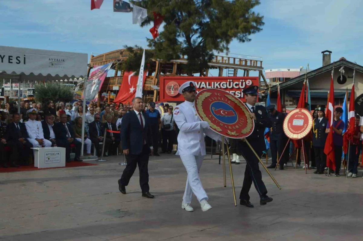 Ayvalık'ta kurtuluşun 104. yılı törenle kutlandı
