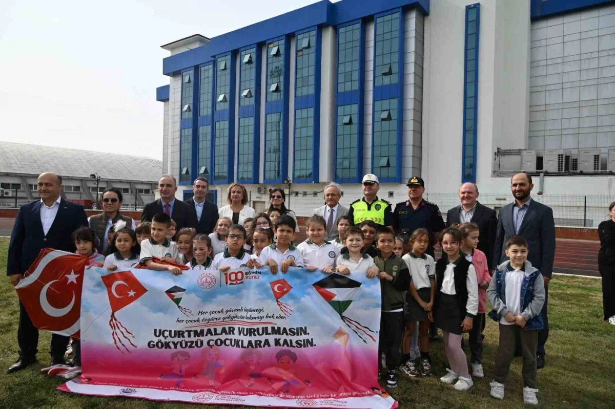 Edirne'de Gazzeli çocuklar için uçurtmalar gökyüzüne yükseldi