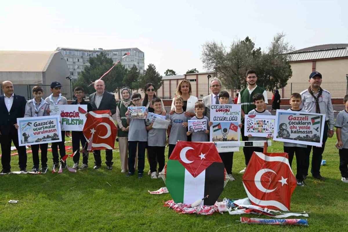 Edirne'de Gazzeli çocuklar için uçurtmalar gökyüzüne yükseldi