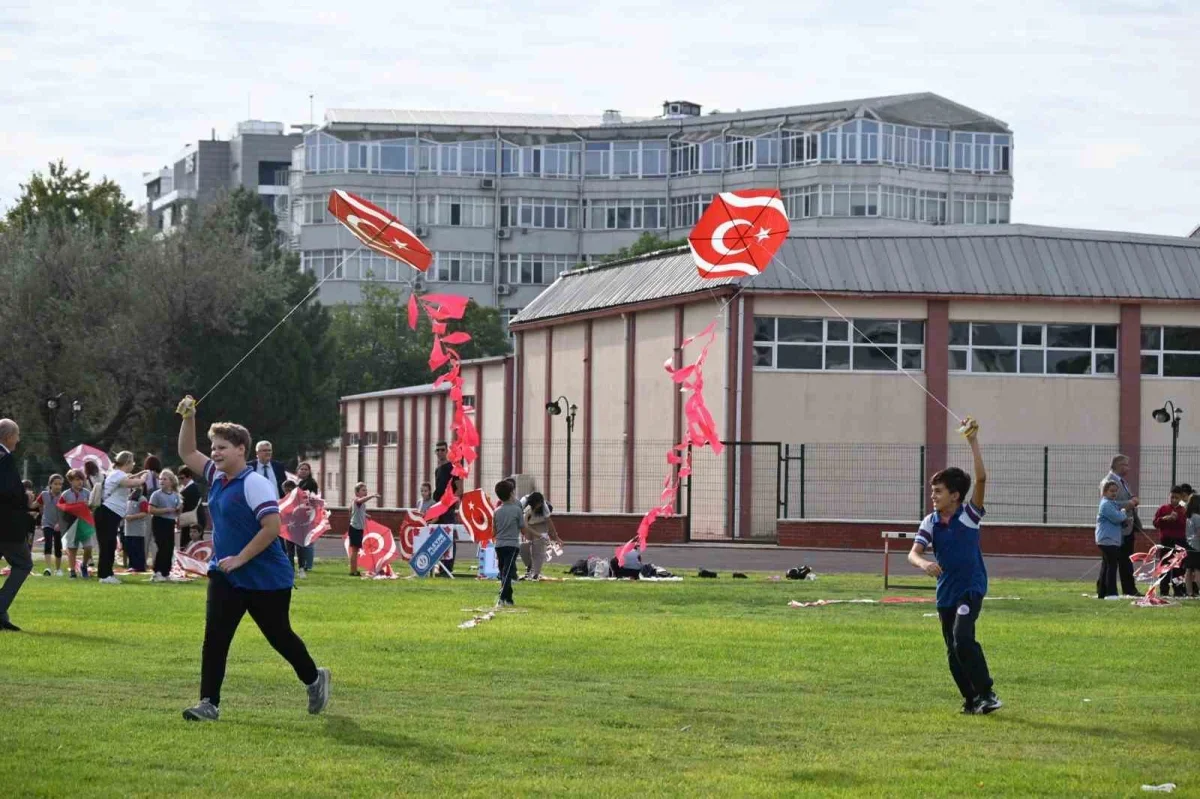 Edirne'de Gazzeli çocuklar için uçurtmalar gökyüzüne yükseldi